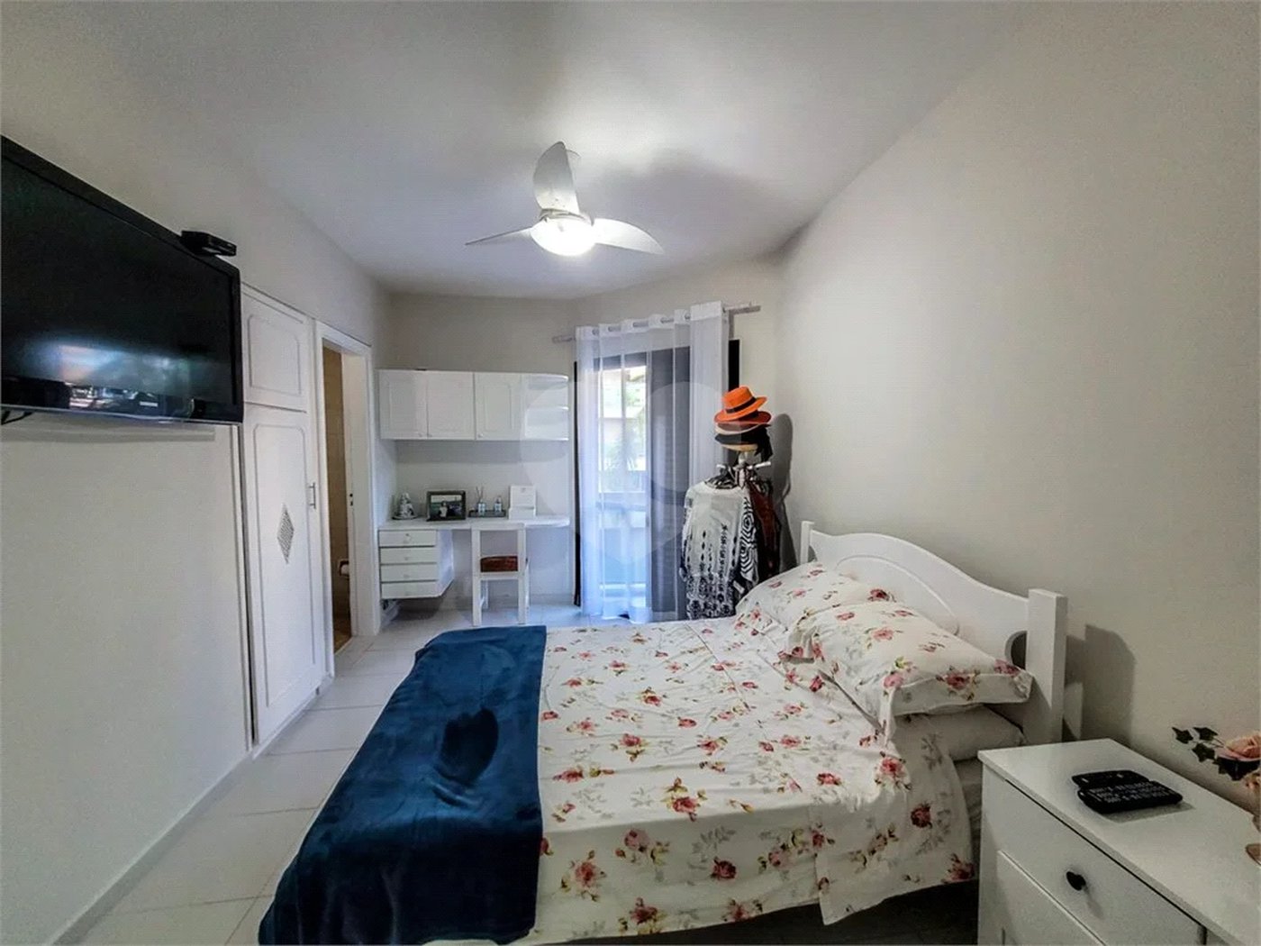Apartamento à venda com 5 quartos, sendo 3 suítes,  em Riviera de São Lourenço, Bertioga, SP