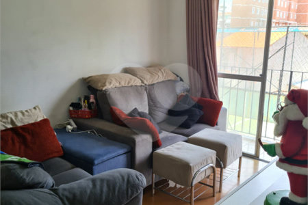 Apartamento com 3 dormitórios, sendo 1 suíte.