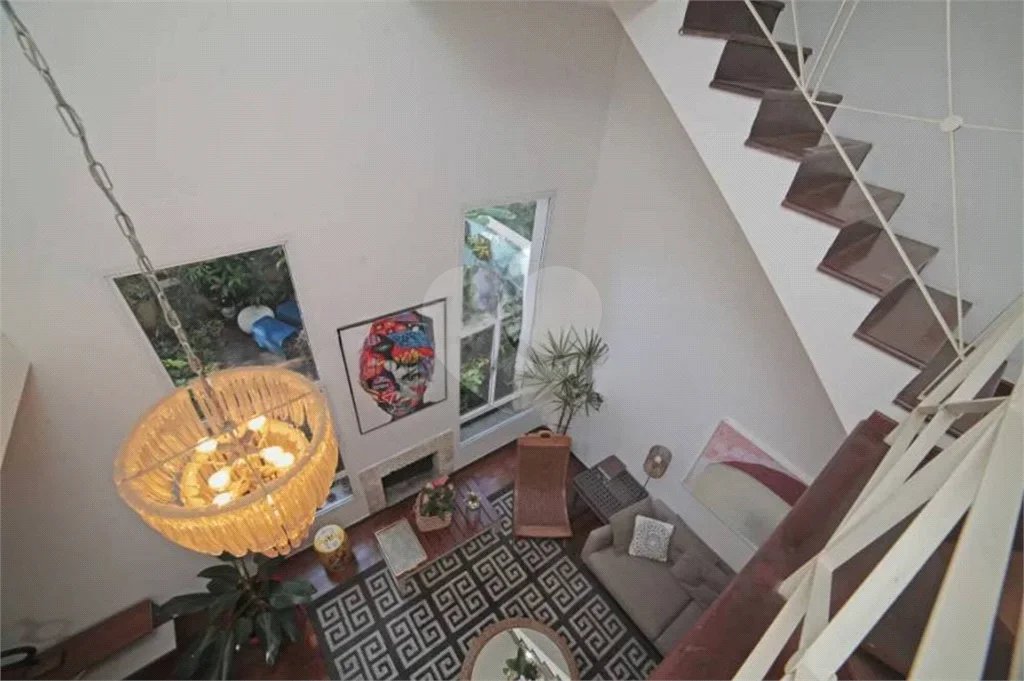 Casa à venda ou para alugar com 5 quartos, sendo 3 suítes, no condomínio Villa Florida, São Paulo - SP