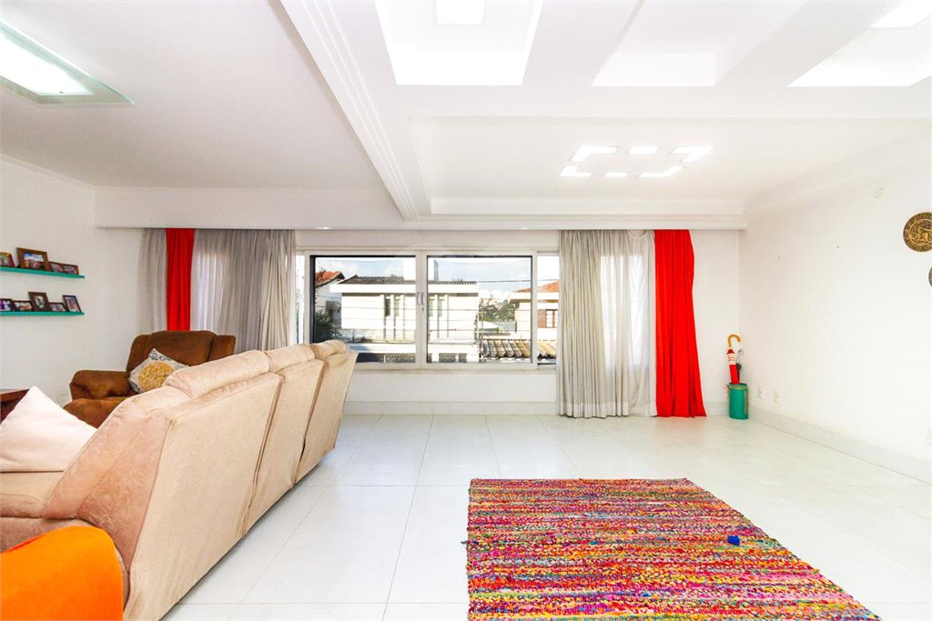 Casa Sobrado à venda com 342 m², 3 dormitórios, sendo 2 suítes, 4 vagas na Vila Mariana - São Paulo.