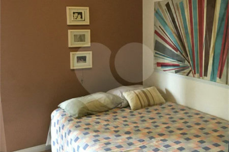 Campo Belo: Elegante Apartamento de 113 m² com Suíte e 2 Vagas em Localização Privilegiada