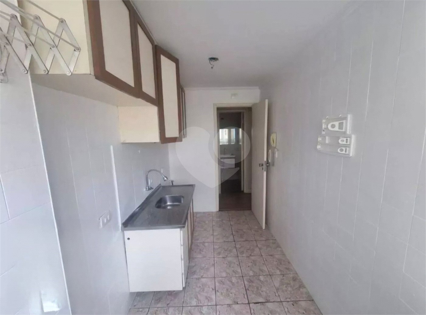 Studio com 33m2 AU, 39m2 AT, com 1 dormitório, sem vaga, a 1 quadra da Av Paulista e Metro Paraíso.