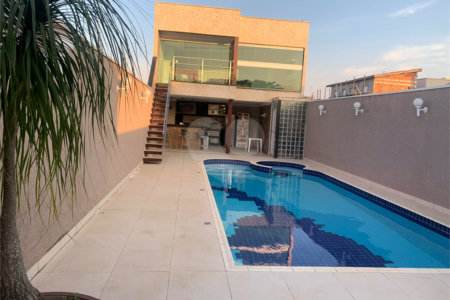 Linda casa Mobiliada e com piscina - Nova Cerejeiras - Atibaia