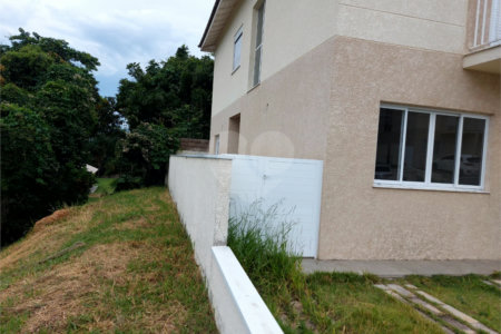 Sobrado à venda com 3 quartos, sendo 1 suíte, em Vila Omízollo, Louveira, SP
