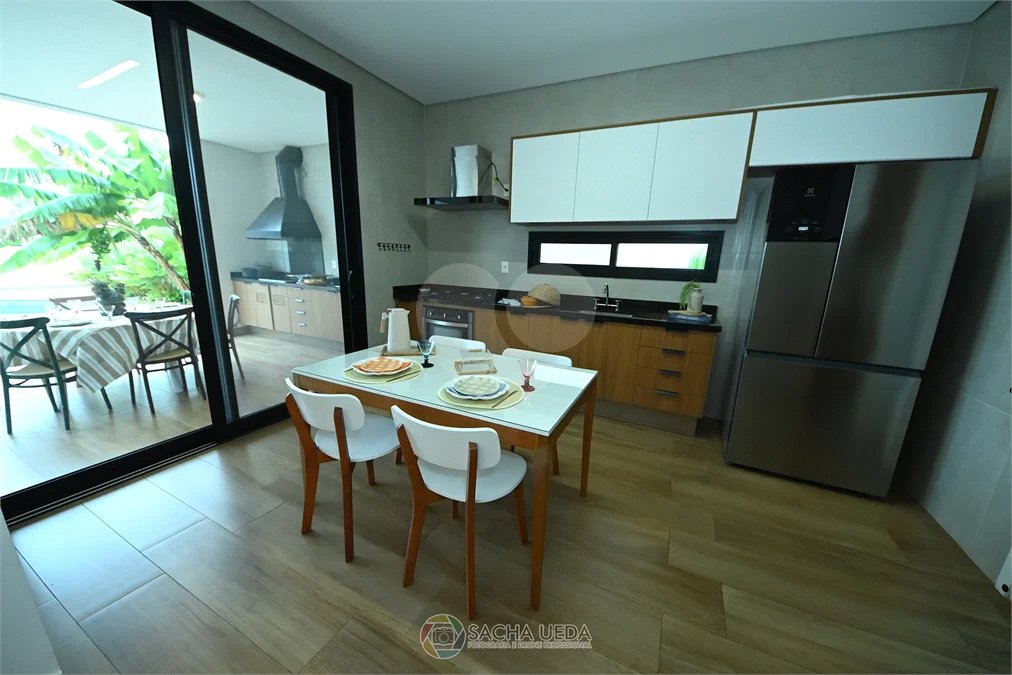 Indaiatuba - SP - Condomínio Helvetia Park - 490 m² Terreno - Sobrado com 307 m² de Área Construída - Escritório com móveis planejados - Sala de estar e jantar ampla e integradas - Cozinha planejada completa, com eletrodomésticos (cooktop, forno, coifa, geladeira, microondas) - Lavanderia