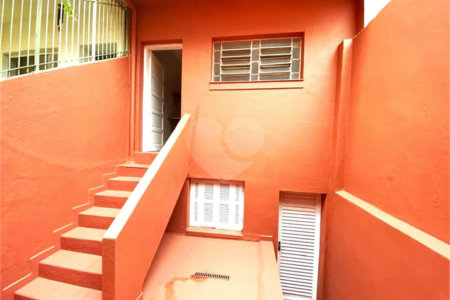 SOBRADO PARA VENDA OU LOCAÇÃO EM PERDIZES COM 3 DORM E 2 VAGAS DE GARAGEM