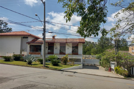 Casa à venda com 7 quartos, sendo 4 suítes, no condomínio Estância Marambaia, Vinhedo - SP