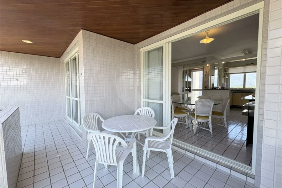 Apartamento à venda com 2 quartos, sendo 1 suíte, em Riviera de São Lourenço, Bertioga, SP