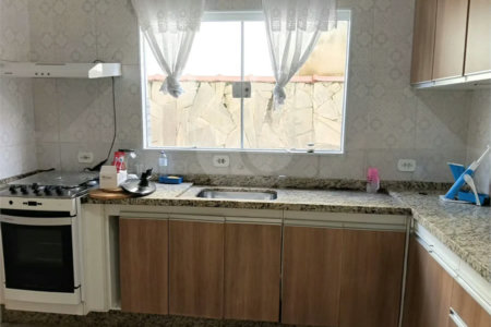 Casa térrea com 2 dormitórios à venda no Reneville, em Mairinque!