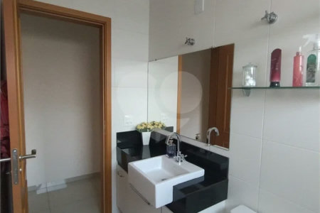 Apartamento em Atibaia com 2 dormitórios (1 suíte), 2 vagas de garagem, elevador, salão de festas, excelente localização