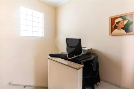 Sobrado à venda no Ipiranga de 140m² com 4 suítes e 3 vagas.