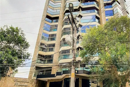 Cobertura sofisticada no Jardim do Mar, em São Bernardo do Campo, com 4 dormitórios, closet, hidromassagem, varanda, 5 vagas de garagem e lazer completo. Ideal para quem busca conforto e exclusividade.