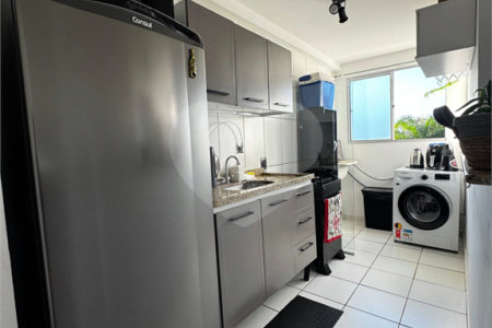 Apartamento á venda, com 02 Dormitórios, em Jardim Ricetti.
