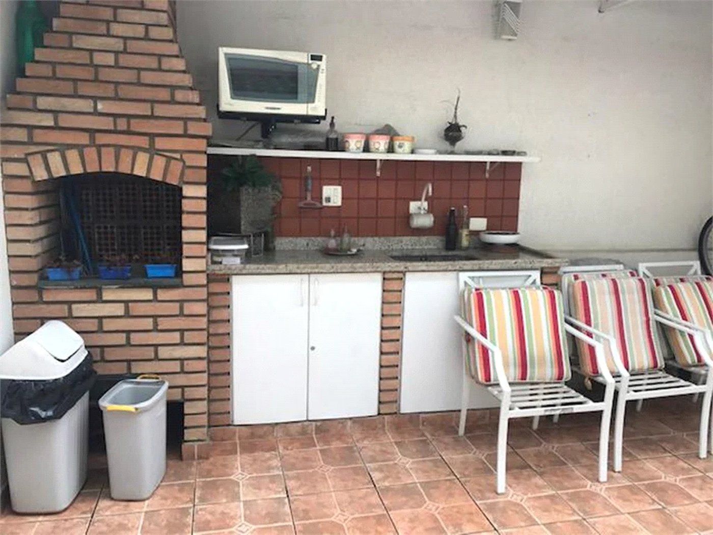 Casa à venda com 3 quartos, sendo 1 suíte,  no condomínio Villas de São Francisco, São Paulo - SP