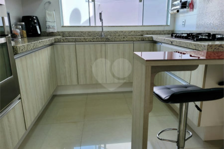 Casa térrea para venda em Araraquara/SP.