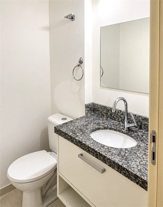Apartamento de 130 m² no Jardim do Mar, com 3 suítes, 4 banheiros, varanda gourmet, 2 vagas e condomínio completo com piscina aquecida e lazer.