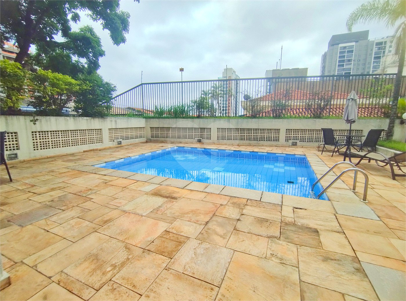 Apartamento - Próximo do metro Saúde - 2 quartos - 1 suíte - varanda - 2 vagas