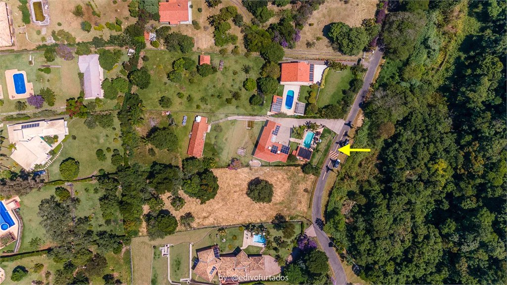 Casa à venda com 4 suítes no condomínio Vale da Santa Fé, Vinhedo - SP