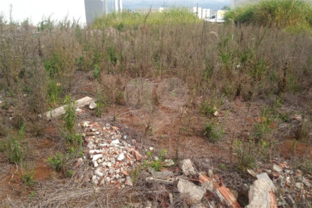 Lote no Jardim do Bosque, aceita financiamento ou aquisição de terreno e construção .