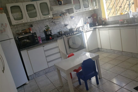 Casa térrea em Araraquara/SP, na Vila Xavier.