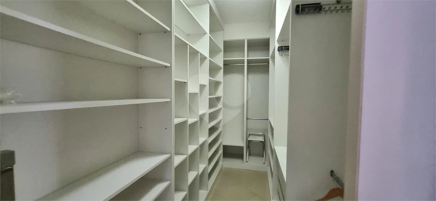 Lindo sobrado com 4 suites e piscina à venda, 365m², por R$ 2.450.000,00 no condomínio Villa Suiça, em Indaiatuba/SP.
