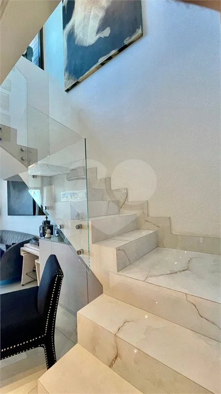 Cobertura à venda na Aclimação de 300m² com 2 vagas.