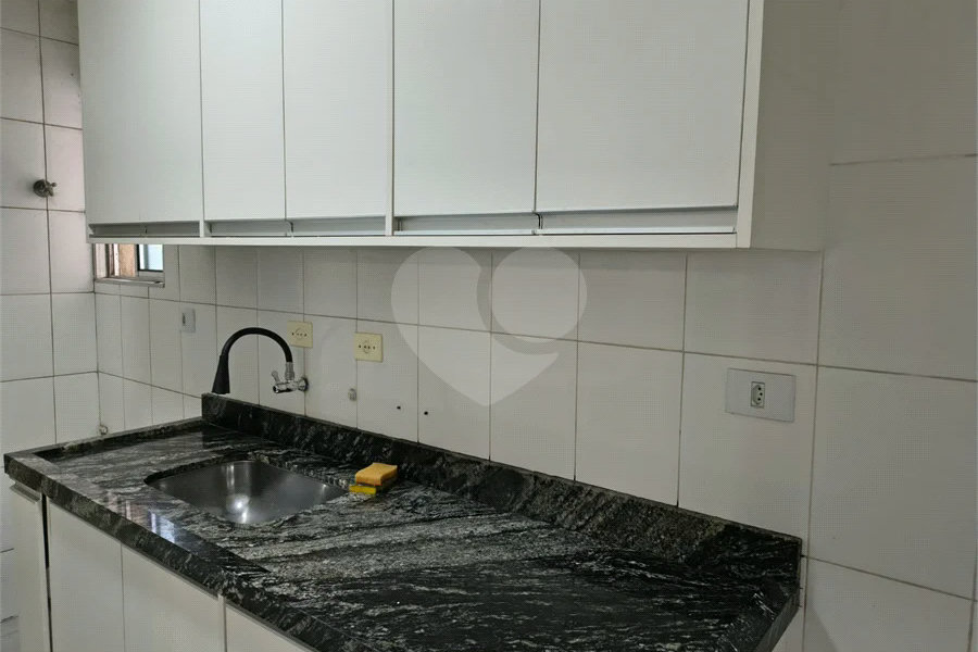 Apartamento com 2 Dormitórios , amplo com 77 metros e com vaga de garagem fixa