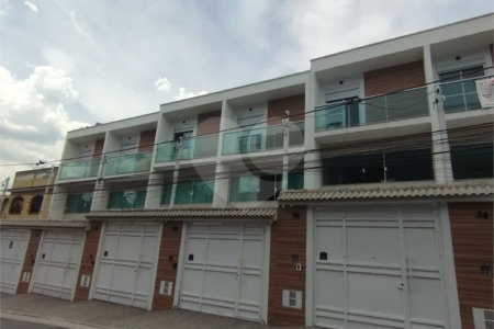 Sobrado à venda, 3 suítes, garagem, a 300 m do metrô Vila Matilde