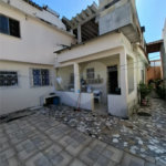 Ó TIMO CASA COM 3 QUARTOS E TERRAÇO EM CONTOMINIO FECHADO
