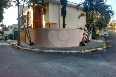 Sobrado a venda.