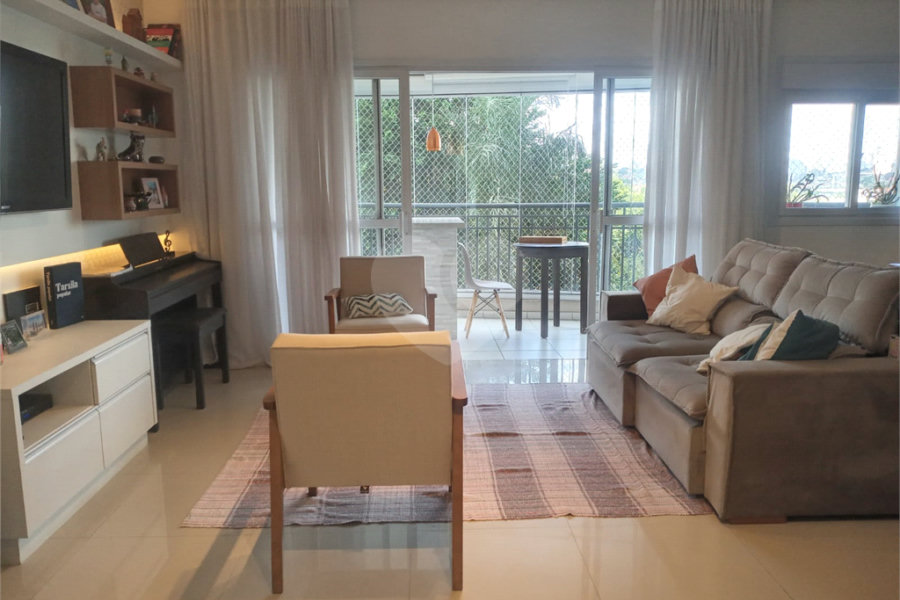 Apartamento 3 dormitórios, região do Campo Belo. Condomínio com laser completo.