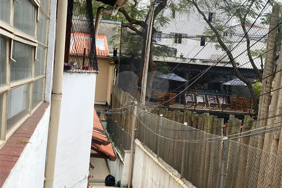 Terreno 10 X 30m,ideal para construtor, com casa principal, mais 3 casas no mesmo terreno e gerando renda, em Perdizes - São Paulo