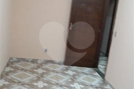 Casa Térrea com 3 dormitórios, sendo 1 suíte.