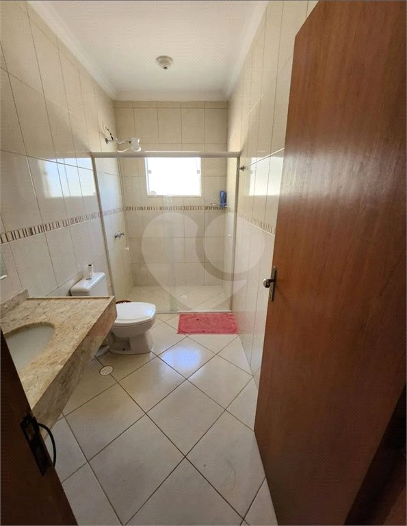 CASA EM CONDOMÍNIO FECHADO COM 220M² Área Construída e 1500m² de Area Total com 4 Suítes. Cond Village de Atibaia - Atibaia -Sp