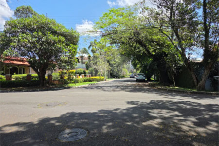 Em bairro nobre está o seu maravilhoso lote em Atibaia, Venha conhecer.