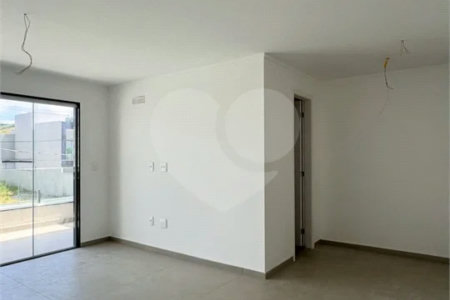 Casa duplex com 4 quartos, piscina e área gourmet, em condomínio com lazer completo e localização estratégica ao lado do Park Shopping.