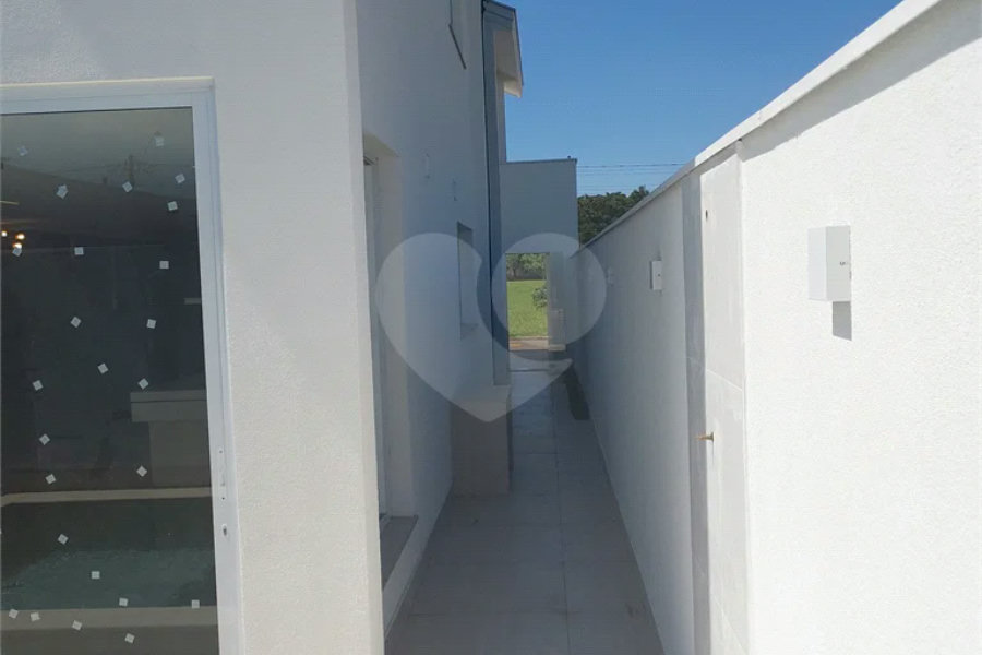 Sobrado recém-construído com 3 dormitórios em condomínio fechado em Piracicaba-SP.