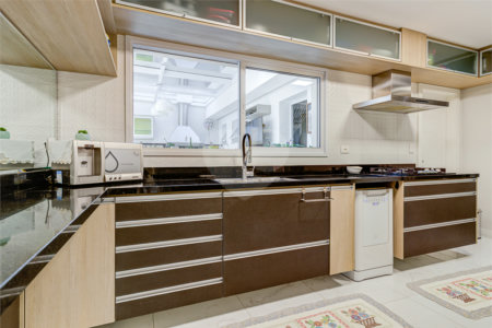 Casa à venda com 4 quartos, sendo 2 suítes, no condomínio Residencial Terras Altas, São Paulo - SP