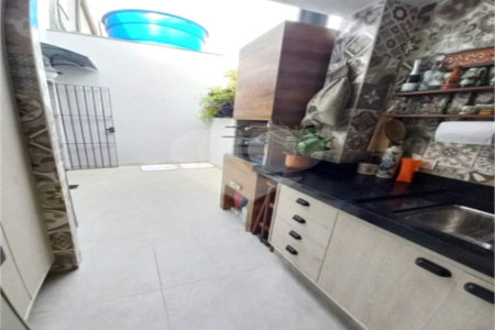 Casa de 85m2 com 3 dormitórios e 2 vagas de garagem localizado no Bosque da Saúde
