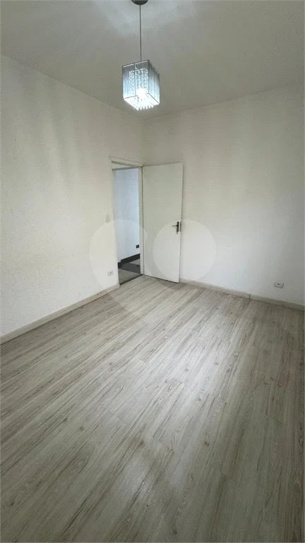 Sobrado na Vila Prudente com 161m², 2 dormitórios, 1 suíte e 2 vagas de garagem