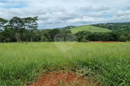 Terreno a Venda em Atibaia no Condomínio Elementum