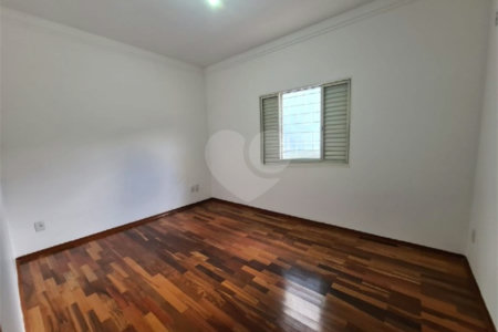 Casa à venda com 3 dormitórios, sendo 1 suite e ampla área de lazer no Jardim Brasil