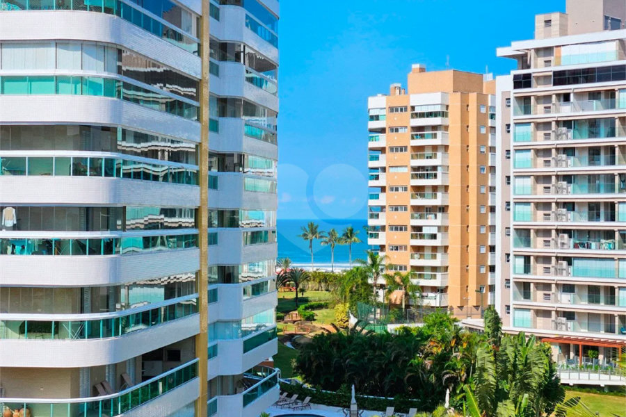 Apartamento à venda com 3 quartos, sendo 1 suíte,  em Riviera de São Lourenço, Bertioga, SP