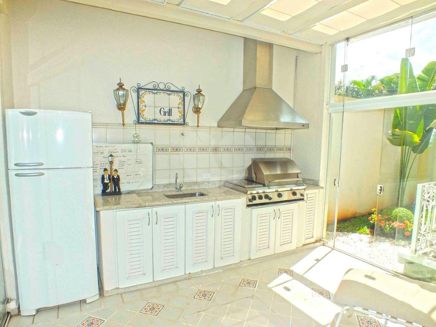 Casa à venda com 5 suítes no condomínio Vilaggio Monte Alegre, São Paulo - SP