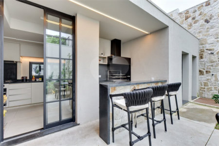 Casa de Vila à venda com 5 quartos, sendo 3 suítes, em Jardim Hípico, São Paulo, SP