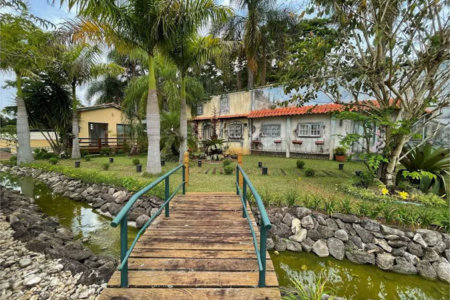 Casa à venda com 4 suítes no condomínio Miollo da Granja, Cotia - SP