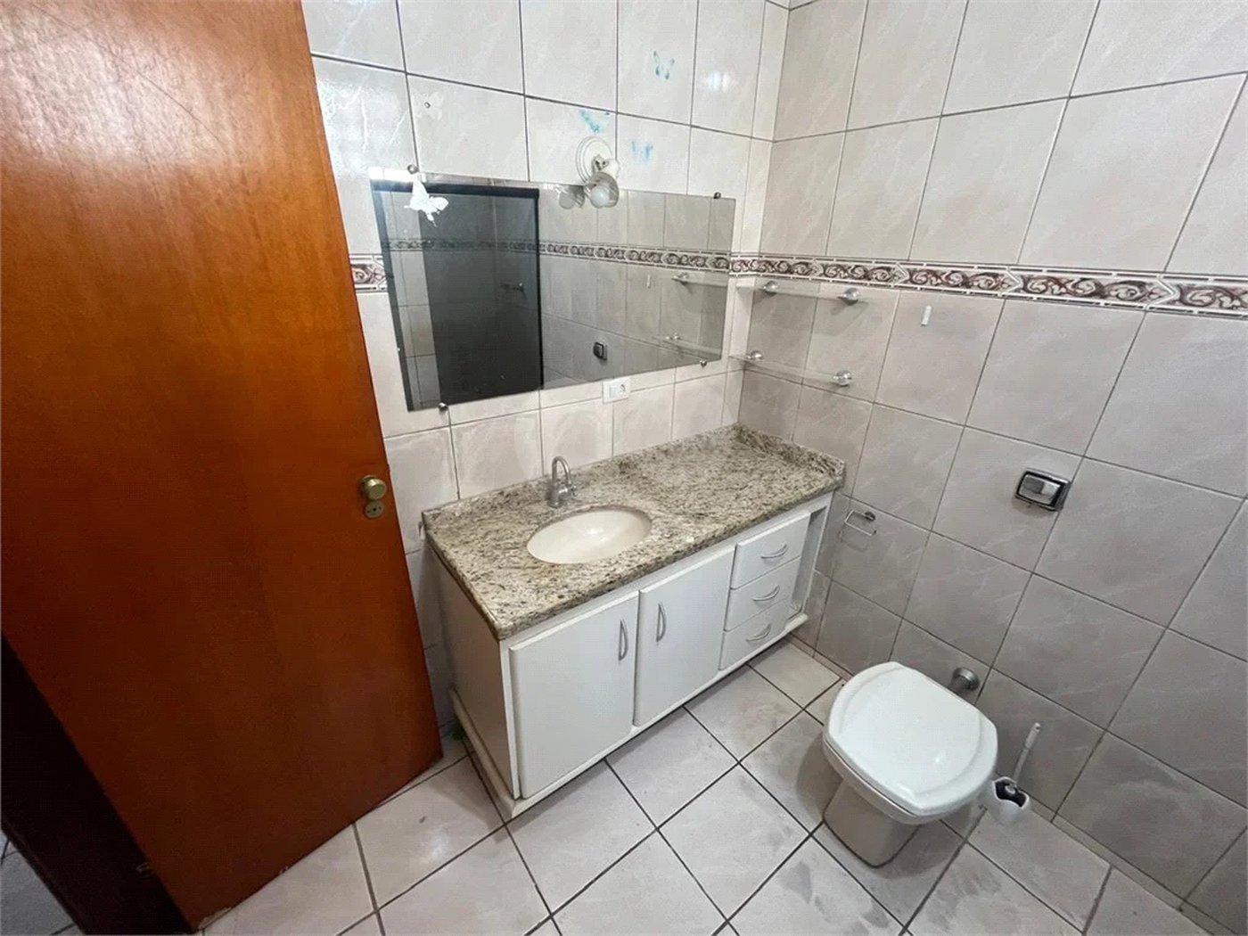 Casa Assobradada à Venda – Conforto, Excelente Acabamento e Localização Central