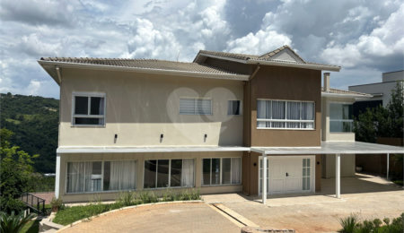 Casa à venda ou para alugar com 5 suítes no condomínio Quebec Villie, São Roque - SP