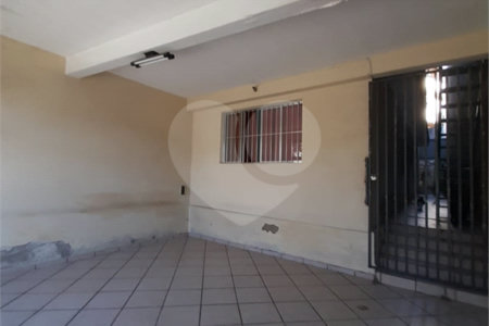 Casa com 250m², 4 dormitórios, 2 vagas.
