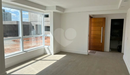 Casa à venda com 4 quartos, sendo 2 suítes, no condomínio Residencial Floresta, São Paulo - SP